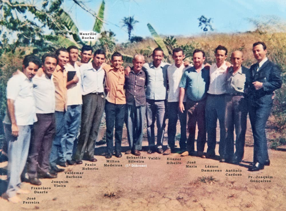 Os primeiros diáconos do ministério “Fé Para Vencer”: José Ferreira, Francisco Duarte, Joaquim Vieira, Valdemar Barbosa, Maurílio Rocha, Paulo Roberto, Milton Medeiros, Sebastião Silveira, Valdir, Eliezer Ribeiro, José Maria, Lázaro Damaceno e Antônio Cardoso.